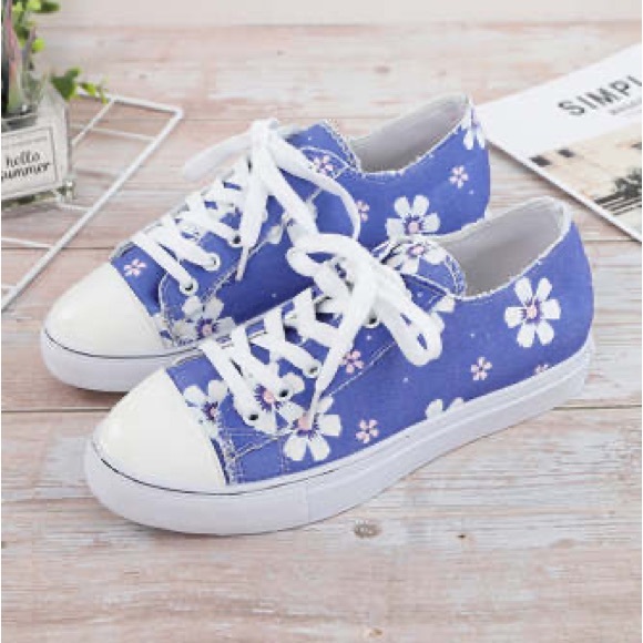 Women’s Daisy Tennis Shoes - Picture 1 of 1